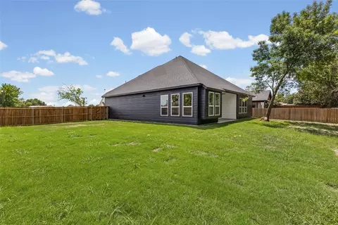 Exterior - 1500 Deer Trl, Commerce, TX 75428 photo 4 of 4