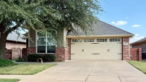 202 Captains Ct, Granbury, TX 76049