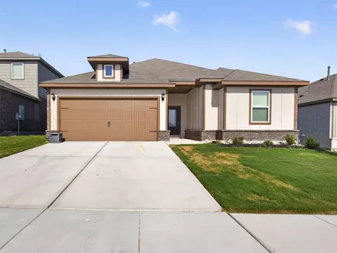 905 Cawthorne Trl, Fort Worth, TX 76108