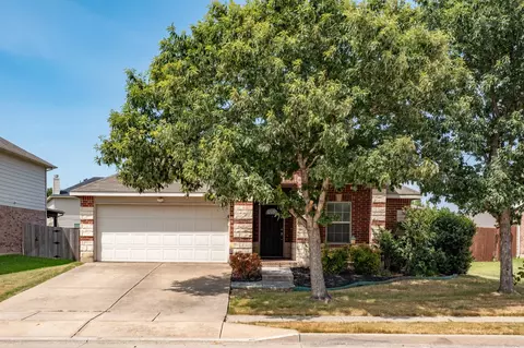 4605 Prairie Crossing Dr, Fort Worth, TX 76244