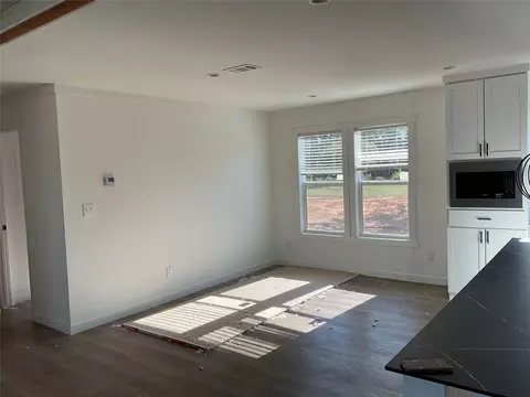 133 Firefly Dr, Springtown, TX 76082 photo 4