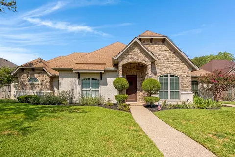 1904 Melbourne Dr, Pantego, TX 76013