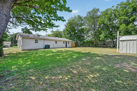 Exterior - 1022 Denton Dr, Euless, TX 76039 photo 4 of 4