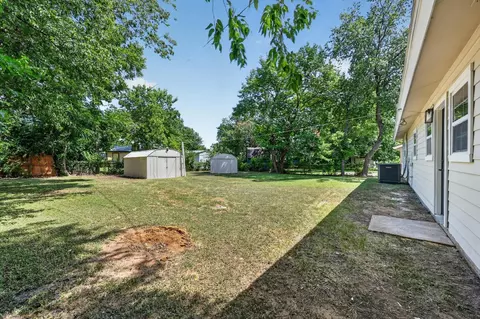 Exterior - 1022 Denton Dr, Euless, TX 76039 photo 2 of 4