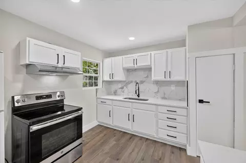 Kitchen - 1022 Denton Dr, Euless, TX 76039 photo 7 of 7