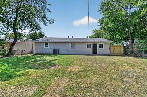 Exterior - 1022 Denton Dr, Euless, TX 76039 photo 3 of 4