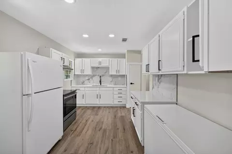Kitchen - 1022 Denton Dr, Euless, TX 76039 photo 2 of 7