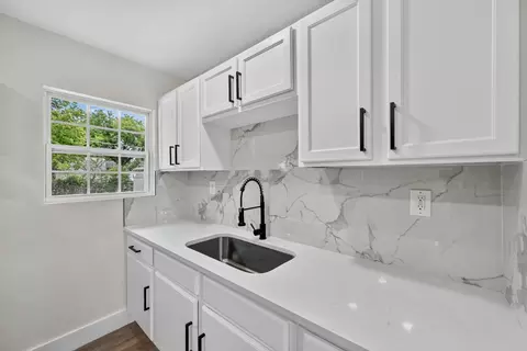 Kitchen - 1022 Denton Dr, Euless, TX 76039 photo 4 of 7