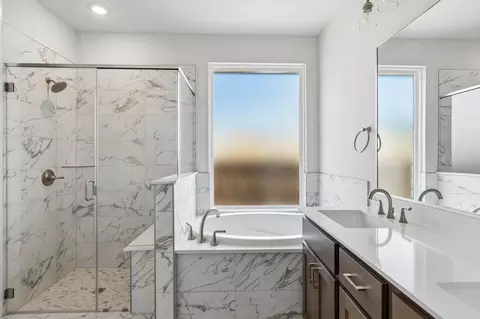 Bath - 2418 Silver Spring Ct, Celina, TX 75009 photo 2 of 4