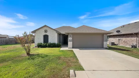 121 Willowbend Loop, Mabank, TX 75147