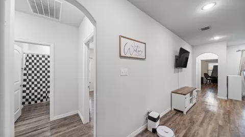 Entry Way - 121 Willowbend Loop, Mabank, TX 75147 photo 4 of 4