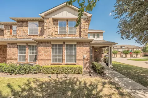 2741 Hyde Park Dr, Grand Prairie, TX 75050