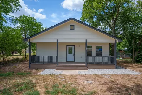 404 Campbell St, Bowie, TX 76230
