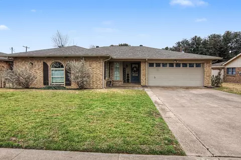 7532 Terry Dr, North Richland Hills, TX 76180