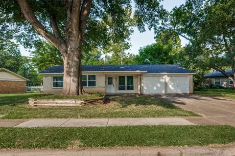 800 Sherwood Dr, Arlington, TX 76013