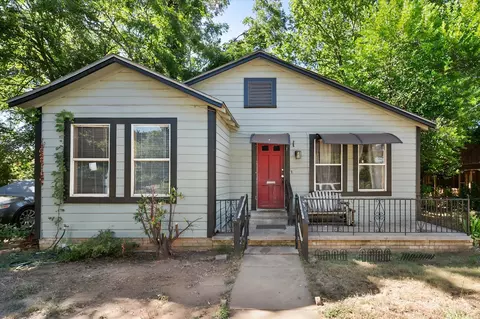 712 W Dye St, Palestine, TX 75801