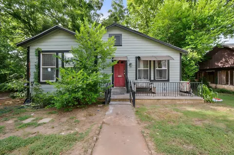 712 W Dye St, Palestine, TX 75801