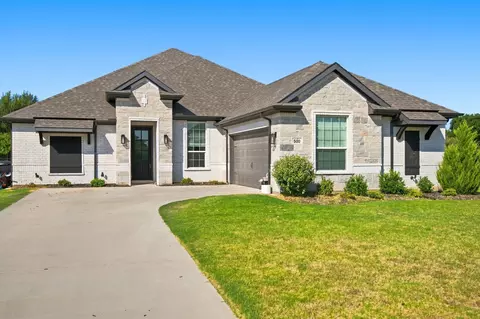 500 River Bank Ct, Granbury, TX 76049