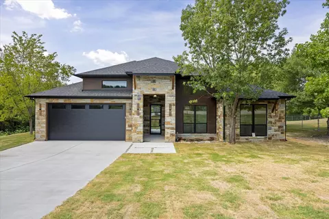 210 Knob Hill Dr, Granbury, TX 76048