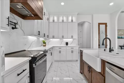 Kitchen - 860 Alondrita St, Celeste, TX 75423 photo 4 of 5