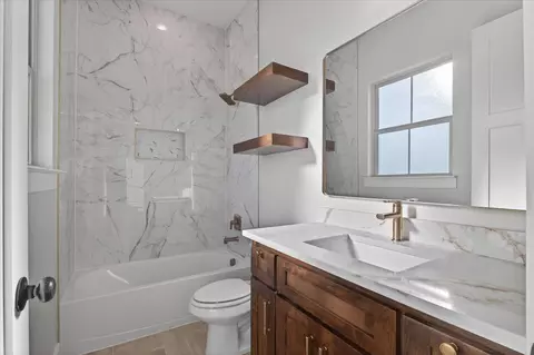 Bath - 861 Alondrita St, Celeste, TX 75423 photo 3 of 4