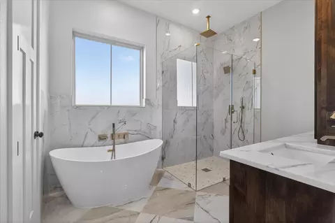 Bath - 861 Alondrita St, Celeste, TX 75423 photo 2 of 4