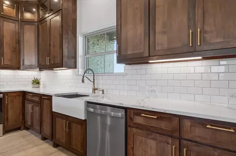 Kitchen - 861 Alondrita St, Celeste, TX 75423 photo 4 of 5