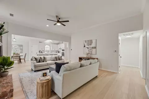 1412 Melody Ln, Carrollton, TX 75006