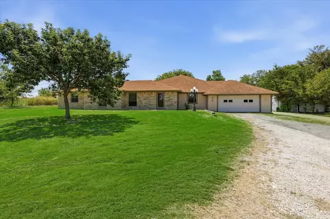 8766 Webb Rd, Ponder, TX 76259