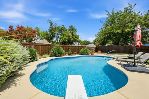 625 Bellah Dr, Irving, TX 75062