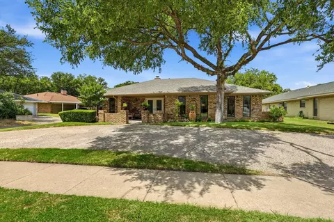 625 Bellah Dr, Irving, TX 75062