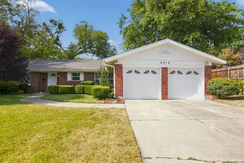 6816 Chickering Rd, Fort Worth, TX 76116