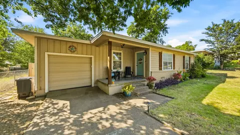 1305 S Lamar St, Weatherford, TX 76086