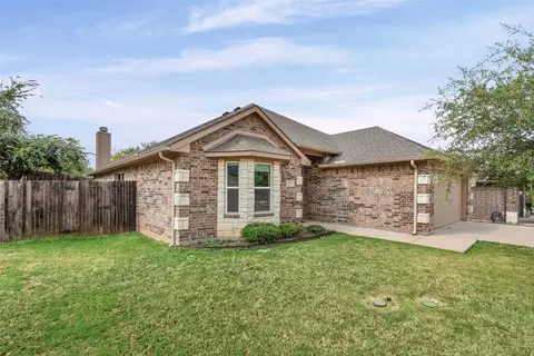 417 W 7th St, Weatherford, TX 76086