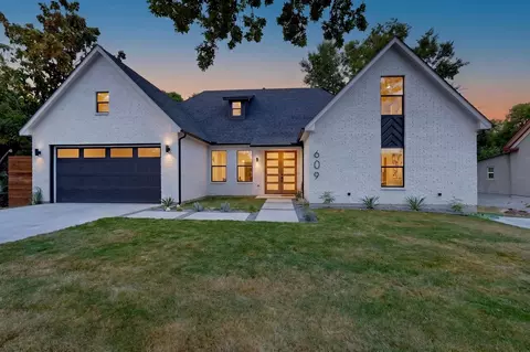 609 E Grove St, Kaufman, TX 75142