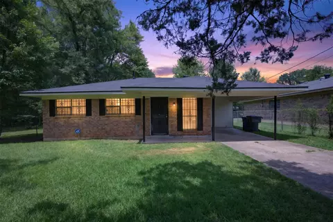 1864 Christopher Glen St, Shreveport, LA 71107