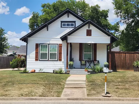 607 Dr Martin Luther King Jr Blvd, Waxahachie, TX 75165