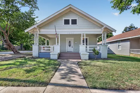 1201 W Arlington Ave, Fort Worth, TX 76110