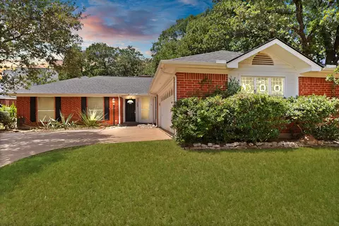 105 Arthur Dr, Kennedale, TX 76060