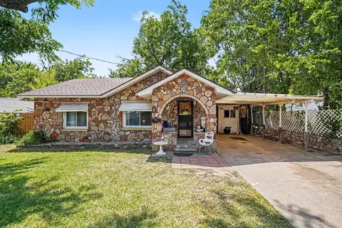 1617 Yale St, River Oaks, TX 76114