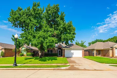 Exterior - 1119 Marshall Dr, Euless, TX 76039 photo 5 of 5