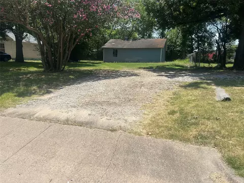 1008 E High St, Terrell, TX 75160 photo 2
