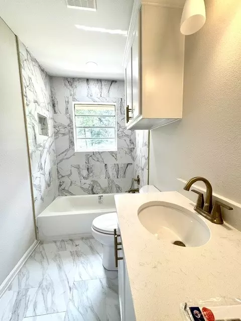 Bath - 611 Weston St, Minden, LA 71055 photo 1 of 2