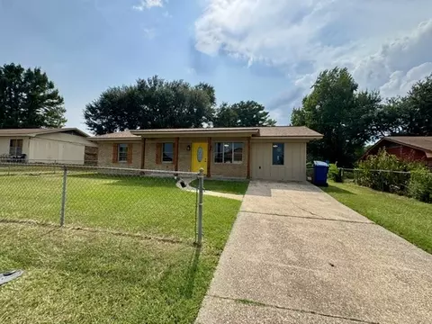Exterior - 611 Weston St, Minden, LA 71055 photo 3 of 7