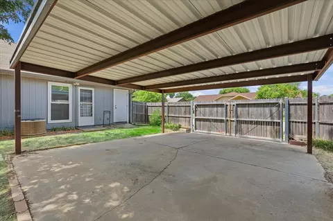 Exterior - 114 Glade Shadow Dr, Euless, TX 76039 photo 4 of 6