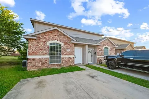 2122 W E Roberts Dr, Grand Prairie, TX 75051