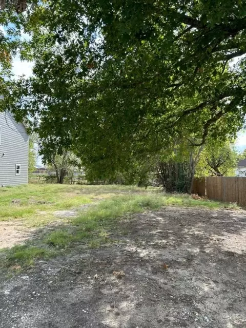 402 E Bonham St, Tom Bean, TX 75491 photo 5