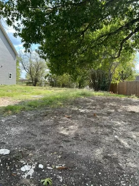 402 E Bonham St, Tom Bean, TX 75491 photo 6
