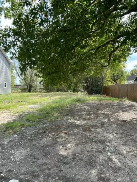 402 E Bonham St, Tom Bean, TX 75491 photo 4