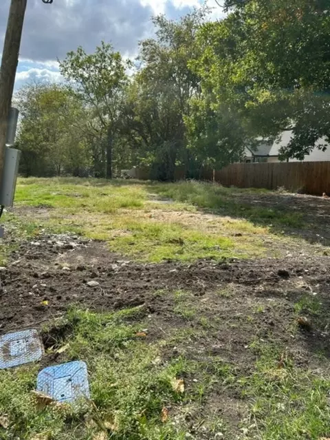 402 E Bonham St, Tom Bean, TX 75491 photo 3